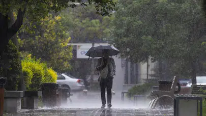 Meteoroloji 16 il için sarı kodlu uyarı verdi: Sağanak, kar ve fırtına geliyor