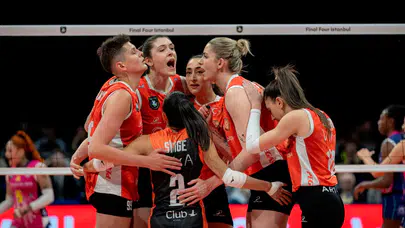 Şampiyonlar Ligi'nde Türk finali: Eczacıbaşı, VakıfBank'ın rakibi oldu