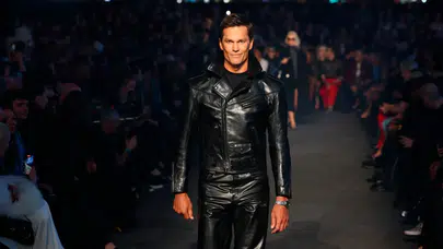 Efsanevi sporcu podyumda: Tom Brady, Gucci defilesine damga vurdu