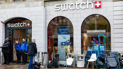 Swatch’ın yeni saat lansmanı dünya genelinde kaosa yol açtı