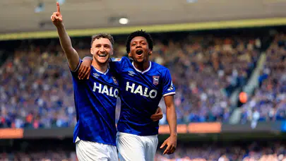 Ipswich Town bir yıl aradan sonra Premier Lig'e geri döndü