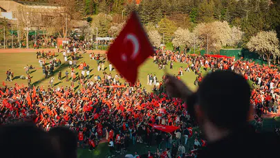 ODTÜ’de bayrak yürüyüşü: Devrim Stadyumu’nda gerilim sonrası protesto