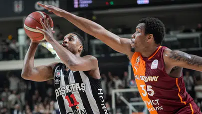 Beşiktaş, derbide Galatasaray'ı farklı yenerek seride öne geçti