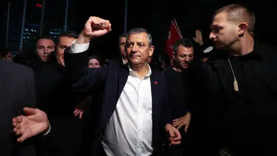 CHP’de olağanüstü kurultay hamlesi: Özgür Özel ekibi PM’den istifa etti