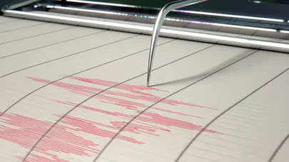 Endonezya’da 6,7 büyüklüğünde deprem
