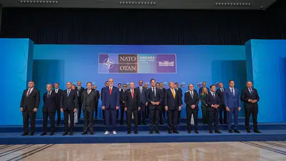 NATO Liderler Zirvesi'nde resmi karşılama tamamlandı: Liderler aile fotoğrafında bir araya geldi