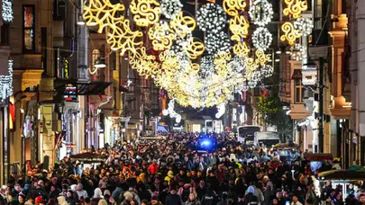 2026 coşkusu meydanlara taştı: İstanbul’dan New York’a yeni yıl kutlamaları