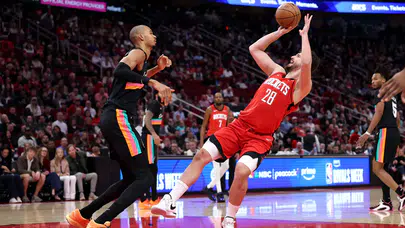 Alperen Şengün, Wembanyama'yı double-double ile parkeye gömdü: 16 sayılık farktan geri gelerek kazandılar