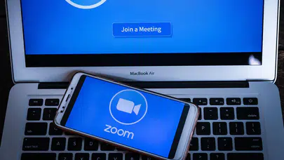 Fransa'nın Amerikan teknoloji şirketlerine karşı yürüttüğü savaşın ilk kurbanı Zoom oldu