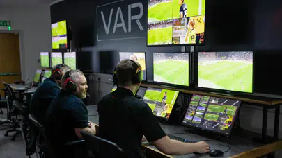 VAR için devrim niteliğinde değişiklikler masada: Korner, ikinci sarı kart ve taç atışına yeni kural