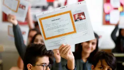 Yarıyıl tatili başlıyor: 18 milyon öğrenci yarın karne alıyor