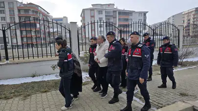 Kardeşinin kimliğiyle 21 yıl boyunca eniştesinin maaşını aldı