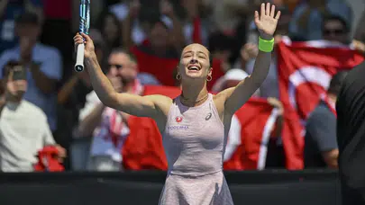 Zeynep Sönmez tarih yazmaya devam ediyor: Avustralya Açık'ta 3. tura yükseldi!