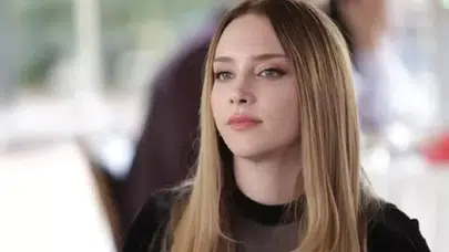 Hayal Köseoğlu iş bulmak için pankart açtı: Beni oynatın