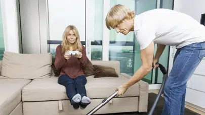 “Ev işi yapan erkek dişileşir” sözleri infial yarattı