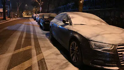 İstanbul’da kar yağışı etkili oldu: Yüksek kesimler beyaza büründü