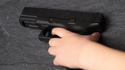 11 yaşındaki çocuk babasını öldürmekle suçlanıyor