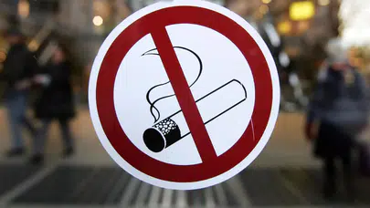 Kapalı alanda sigaraya yeni yasak: Yarı açık mekanlar dumansız bölge oluyor