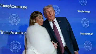 Nicki Minaj ve Donald Trump'tan el ele poz: Morluk detayı gözden kaçmadı