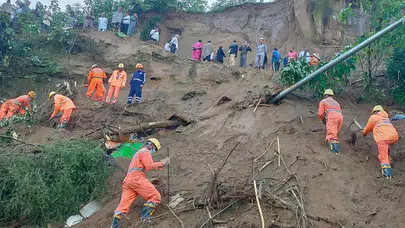Endonezya’da toprak kayması felaketi: 8 ölü, 82 kişi kayıp