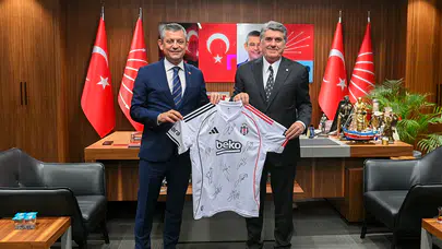 Beşiktaş Başkanı Serdal Adalı, CHP Lideri Özgür Özel’i ziyaret etti