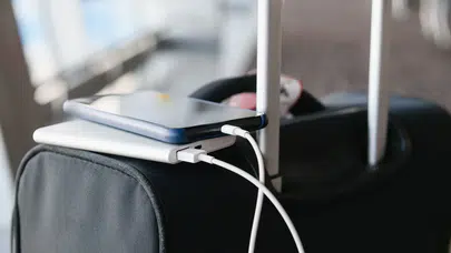 Uçak kabinlerinde yeni dönem başladı: Powerbank ve batarya kuralları yürürlükte