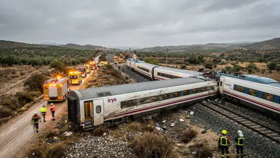 İspanya’da iki hızlı tren raydan çıktı: 39 kişi hayatını kaybetti