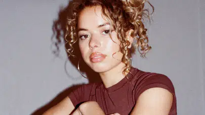 Nilüfer Yanya kimdir, nereli ve kaç yaşında?