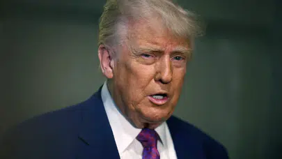 Trump duyurdu: ABD’den Venezuela’ya büyük saldırı, Maduro ve eşi yakalandı