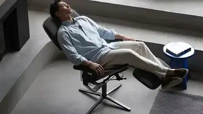 Yerçekimini unutturan koltuk: Oturmak değil, süzülmek gibi