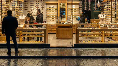 Rekabet kurumu'ndan Ray-Ban, Atasun Optik ve Oakley'in çatı şirketi hakkında soruşturma