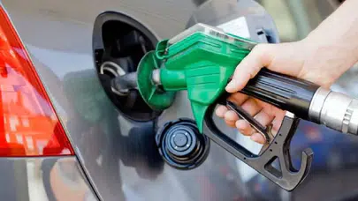 Akaryakıt fiyatları yeniden arttı: Benzine gece yarısı zammı