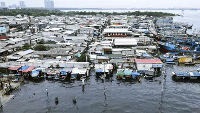 Dünyanın en kalabalık megakenti Cakarta sulara gömülüyor