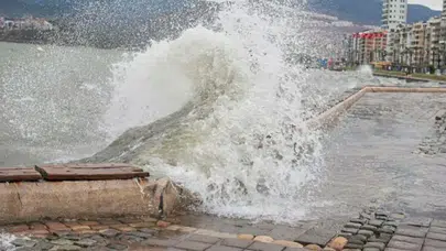 Ege Denizi için kuvvetli fırtına uyarısı: Ulaşımda aksamalara dikkat
