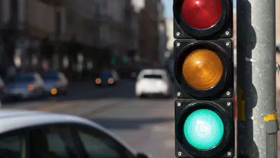 Trafik ışıklarına dördüncü renk geliyor