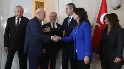 İngiliz Financial Times, Devlet Bahçeli'yi "Kürtlerle barış planının arkasındaki aşırı sağcı lider" olarak tanımladı