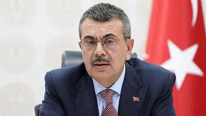 Yusuf Tekin: Noel ağacı süsleniyor da bizim Ramazan etkinliklerimize niye karışılıyor?