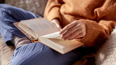 Kitap okumak ve yazı yazmak Alzheimer riskini düşürüyor