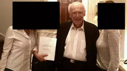 DNA’nın sarmal yapısını keşfeden James Watson’ın Epstein’in malikanesinde 3 kadınla fotoğrafı ortaya çıktı