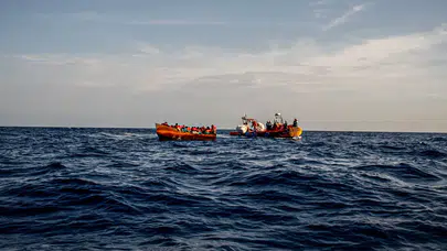 Yunan sahil güvenlik botu göçmenleri taşıyan tekneye çarptı: 15 kişi hayatını kaybetti