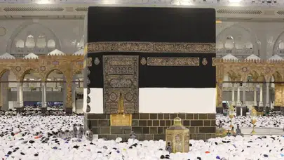 Epstein dosyalarında Kâbe detayı: Kisve parçaları mı gönderildi?