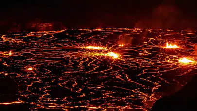 Kilauea Yanardağı'nda dev patlama: Lavlar gökyüzüne 300 metre yükseldi