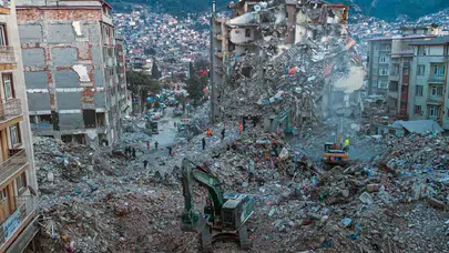 6 Şubat depremi paylaşımları sosyal medyada tartışma yarattı: Farkındalık mı, tetikleyici mi?