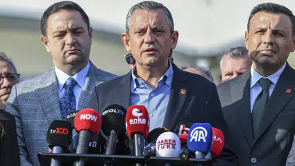 Özgür Özel’den Silivri Cezaevi ziyareti: “50 gündür Ahmet Özer'e iddianame yazamadılar”