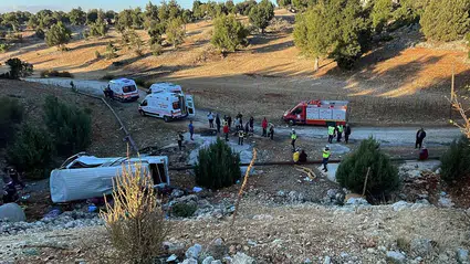 Mersin’de tarım işçilerini taşıyan minibüsün şarampole yuvarlanması sonucunda 4 kişi öldü