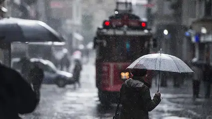 İstanbul için şiddetli yağış alarmı: Risk yüksek, afete dönüşebilir
