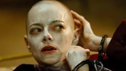 ‘Bugonia’da gösterim için sıra dışı şart: Kel olmayan izleyemez