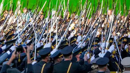 Teğmenlerden tepki: ‘Atatürk fotoğrafı takmayanların mesleğe iadesi kabul edilemez’