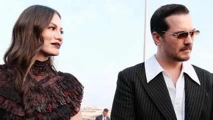 Çağatay Ulusoy ve Demet Özdemir Cannes’da büyüledi! Eşref Rüya dizisi uluslararası arenada gurur kaynağı oldu