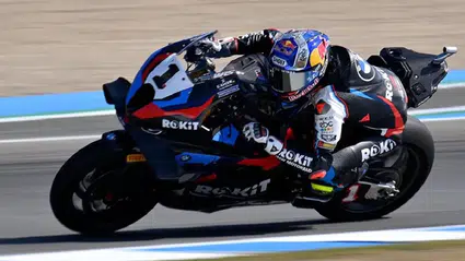 Toprak Razgatlıoğlu, İspanya Superbike yarışında skandal temasla yarış dışı kaldı